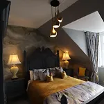 Alltavona House