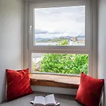 Burnbank Apartment