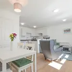 No 8 Westbay Apartment