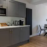 Argyle Square Apartment