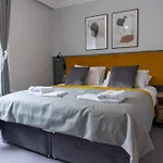 Argyle Square Apartment