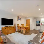 Premium 2 Bed Apt 1St Floor Sleeps 4 Adults In Oban Town