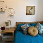 Newly Refurbished Town Centre Apartment