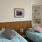Newly Refurbished Town Centre Apartment