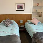Newly Refurbished Town Centre Apartment