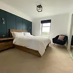 No 2 The Cairns, Unwind In Style