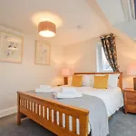 Blackmount House