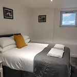 No 7 Westbay Apartment