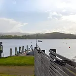 Dundonald Landing - Lochside Chalet