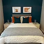 Entire Modern Apartment In Oban With Balcony