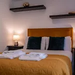 Springbank Apartment