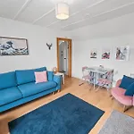 Charming Apt Nr Centre - Terrace & Street Parking