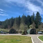 Red Squirrel Pod With Hot Tub