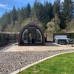 Red Squirrel Pod With Hot Tub