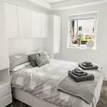 Beautiful 1 Bedroom Apt With Private Patio And Free Parking