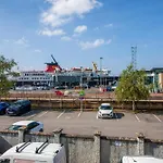 Exceptional 2Bd Apt With Oban Bay Views - Next To Ferry Terminal & Train Station