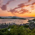 Exceptional 2Bd Apt With Oban Bay Views - Next To Ferry Terminal & Train Station