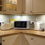 Charming 1Br Apartment Close To Centre With Free Parking