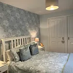 Modern 2 Bed Apartment