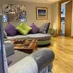 The Mews 2 Bedroom With Private Parking