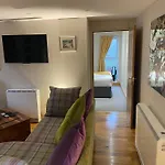 The Mews 2 Bedroom With Private Parking