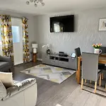 Modern 2 Bed Apartment