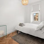 Beautiful 1Br Super Central Apt With Period Features