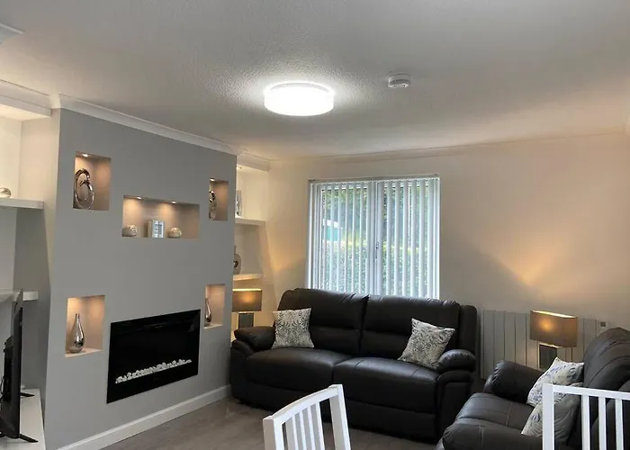 Roshinish Flat - Modern, Bright 2 Bedroom Flat