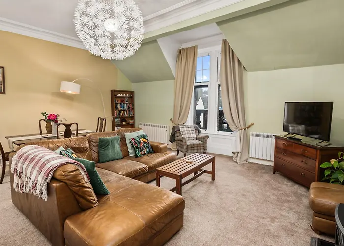 Panoramic Sea Views - Stunning 3Bd Apt & Balcony
