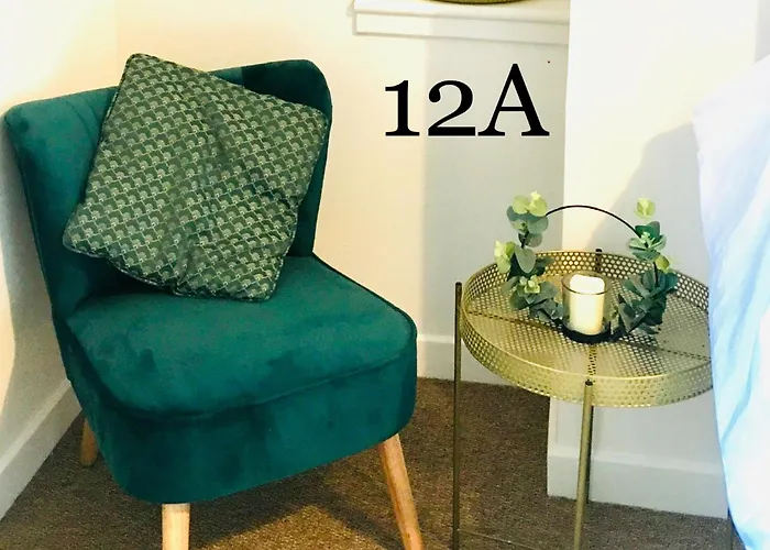 Flat 12A - Central, Modern, Bright Apartment With Free Wifi