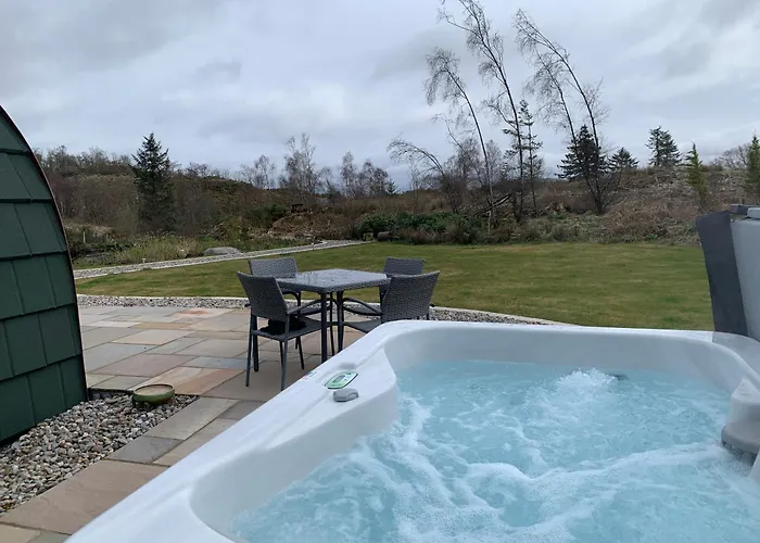 Tawny Owl Pod With Hot Tub