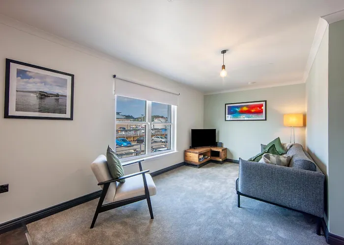 Exceptional 2Bd Apt With Oban Bay Views - Next To Ferry Terminal & Train Station