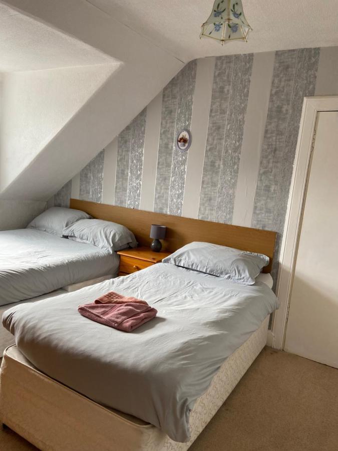 Alderlea House *
