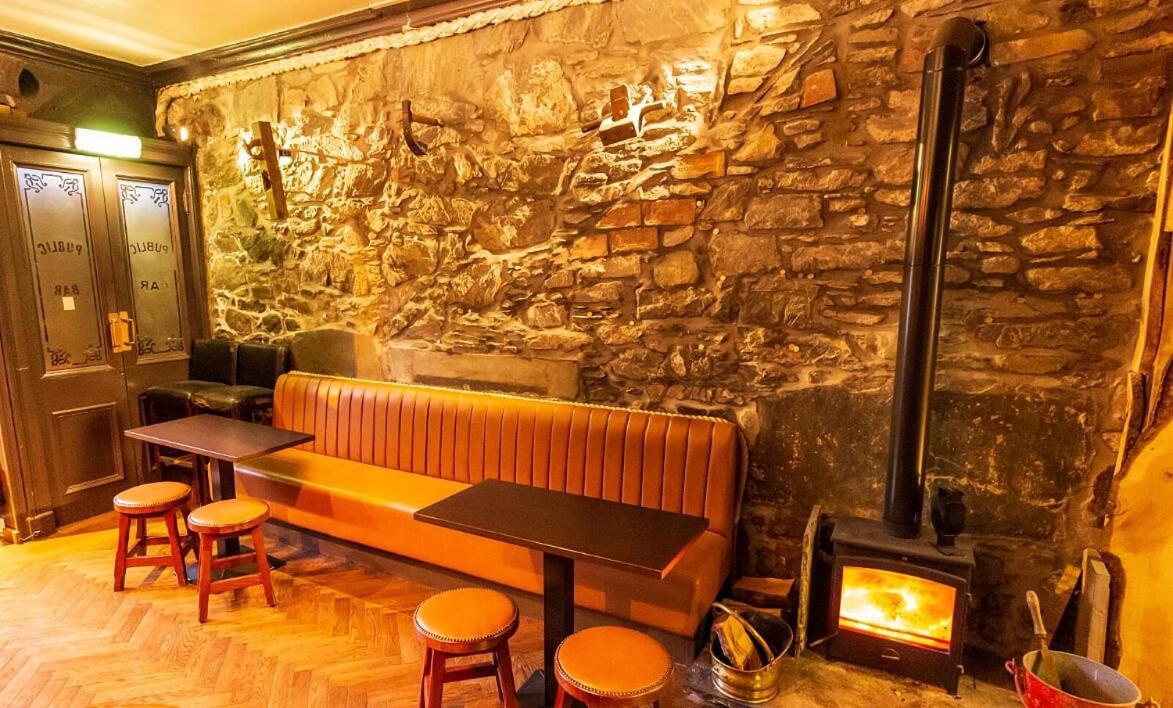 The Whisky Vaults 3*