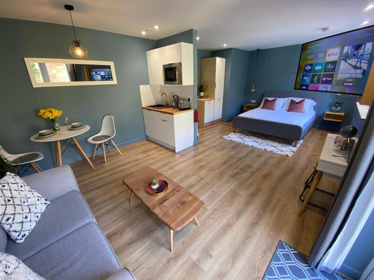 Lynwood Apartment *