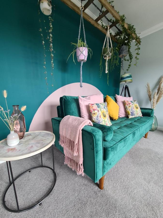Eden Apartment, Apartment *
