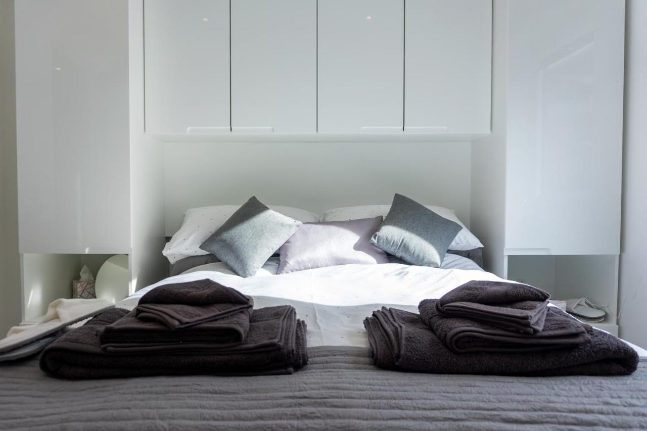 Stunning One Bedroom Apartment *