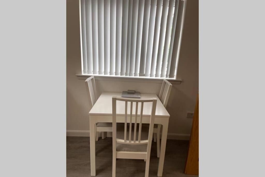 Apartment Roshinish Flat - Modern, Bright 2 Bedroom Flat *