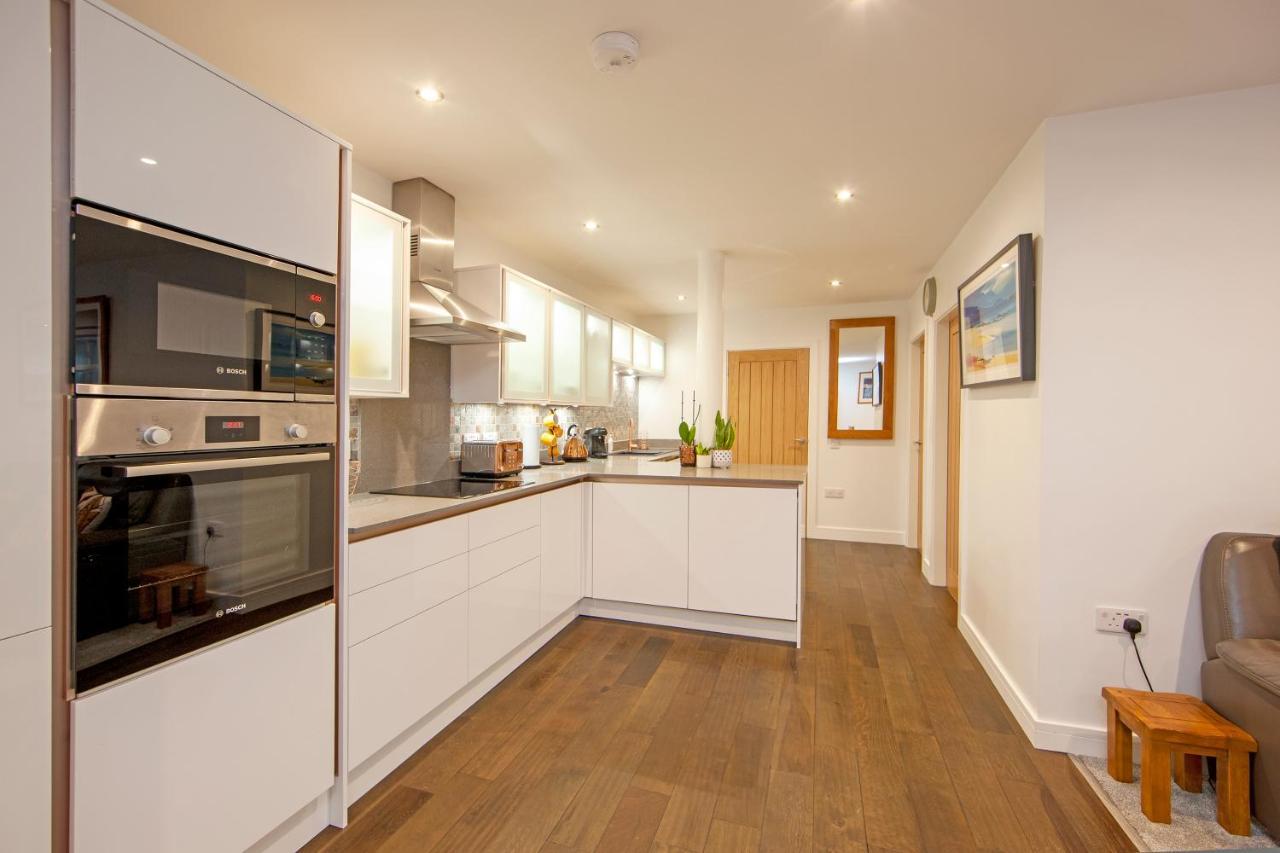 Premium 2 Bed 1st Floor Sleeps 4 Adults In Town *