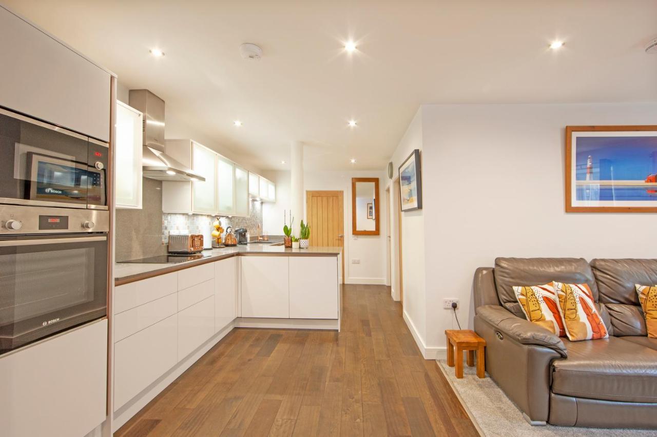 Premium 2 Bed 1st Floor Sleeps 4 Adults In Town