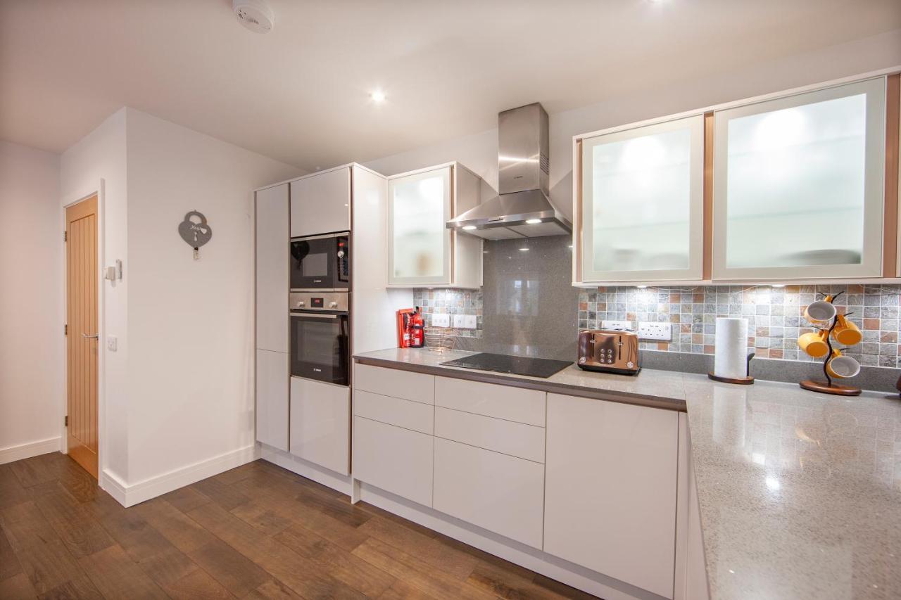 Premium 2 Bed 1st Floor Sleeps 4 Adults In Town *