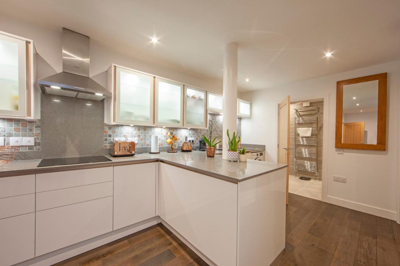 Premium 2 Bed 1st Floor Sleeps 4 Adults In Town Apartment *