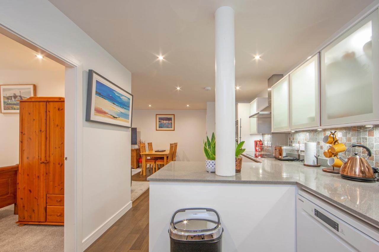Premium 2 Bed 1st Floor Sleeps 4 Adults In Town Apartment