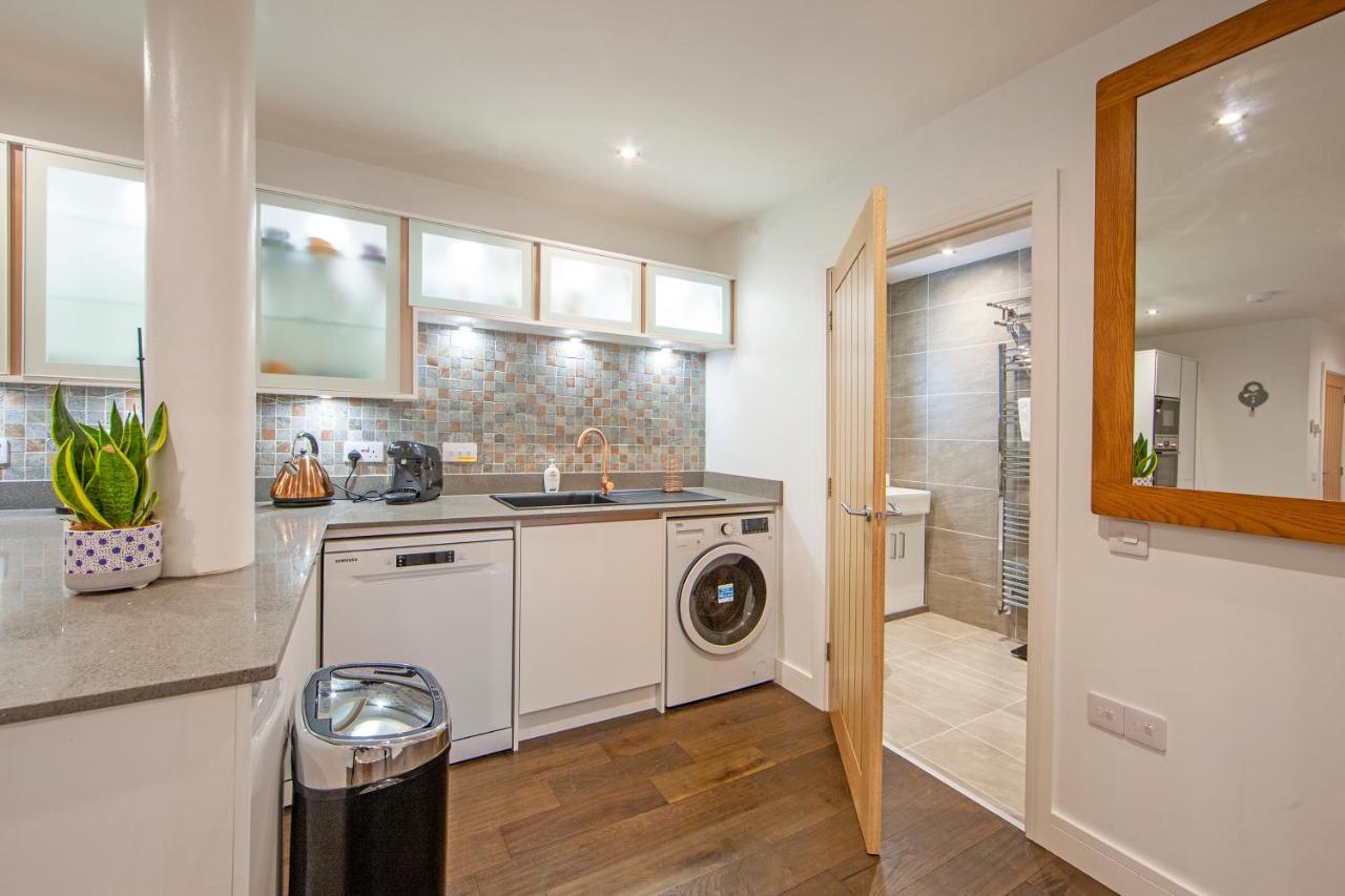Premium 2 Bed 1st Floor Sleeps 4 Adults In Town *