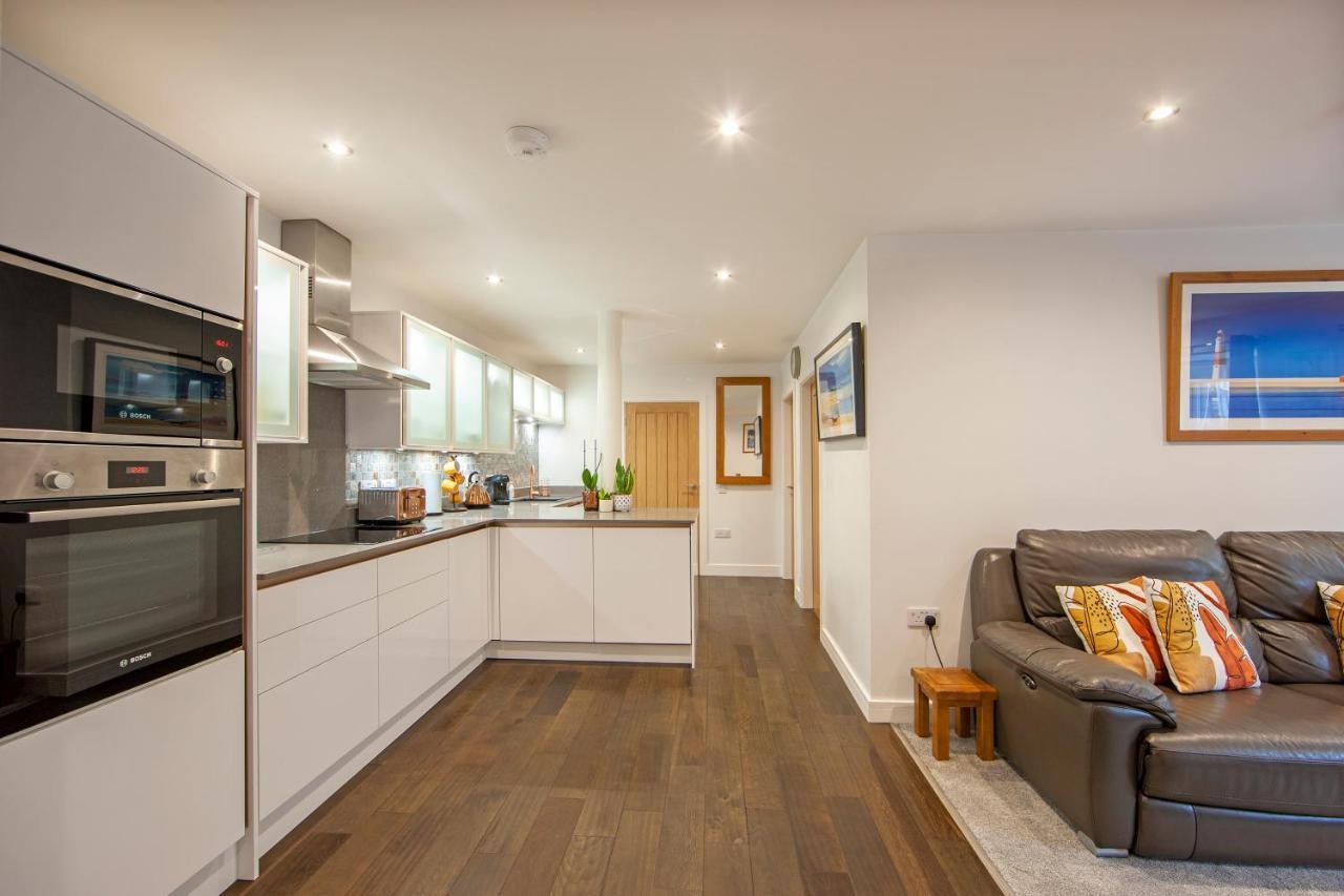 Premium 2 Bed 1st Floor Sleeps 4 Adults In Town