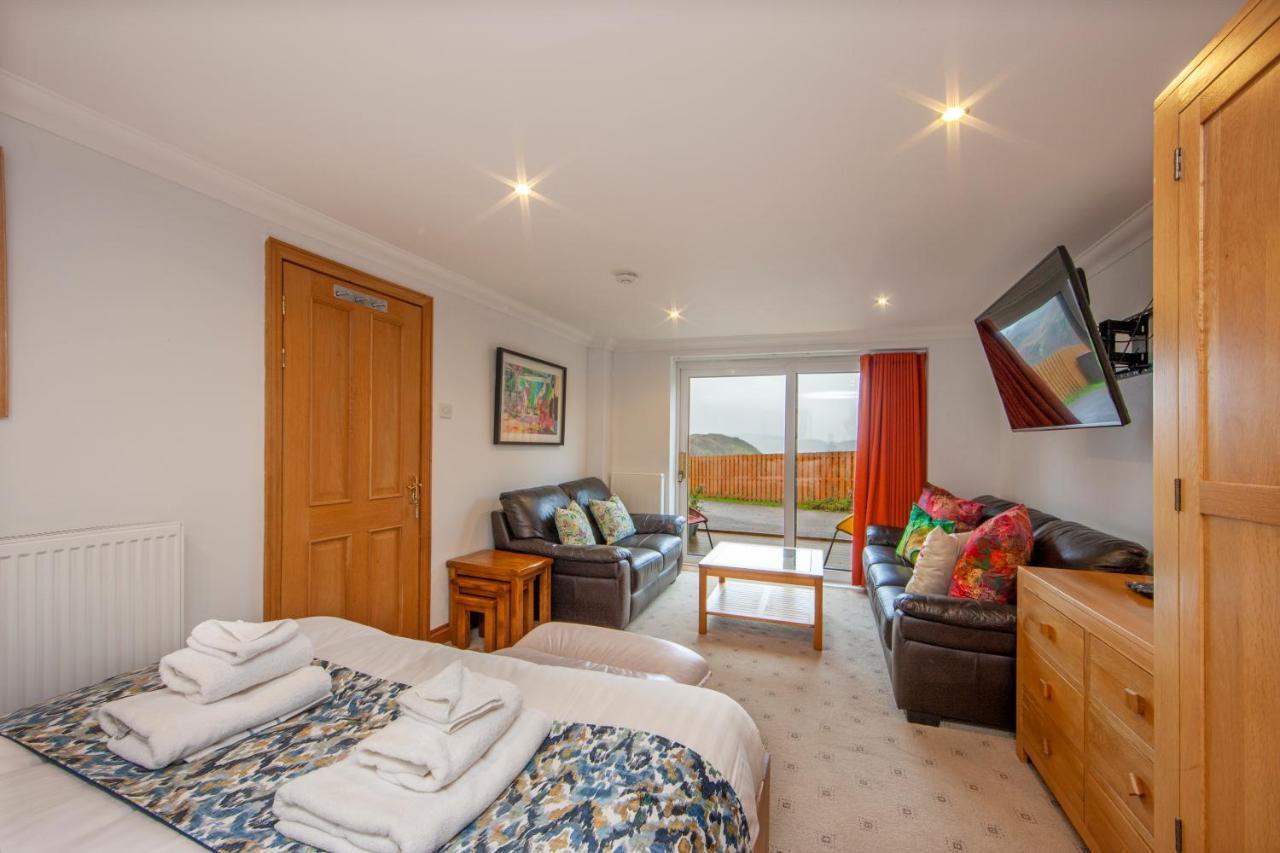 5 Bed House Near Lodge