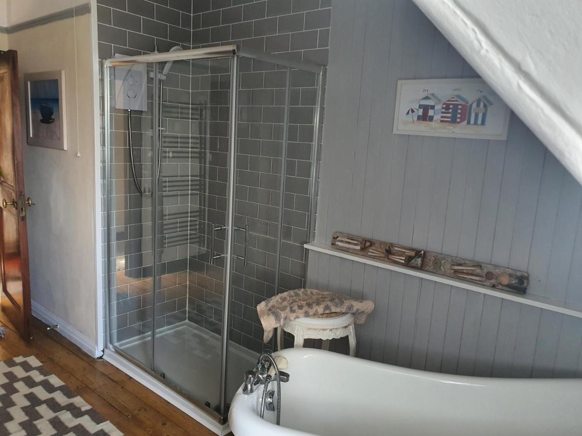 Argyll Mansions Penthouse Apartment *