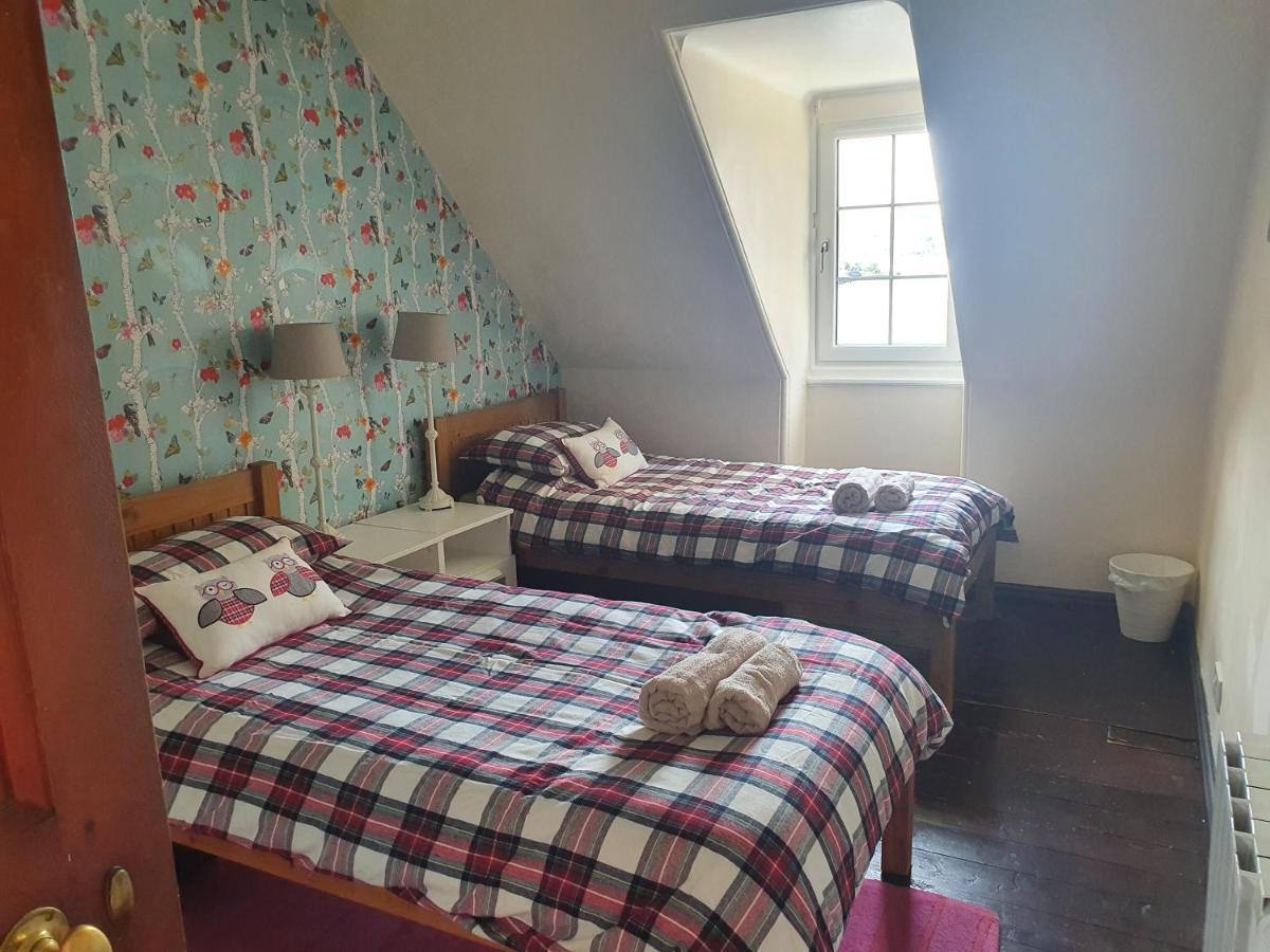 Argyll Mansions Penthouse Apartment *