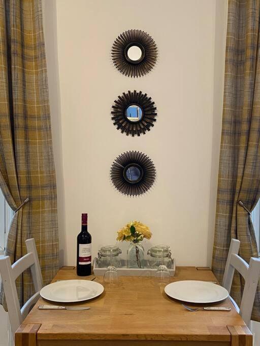 Newly Refurbished Town Centre Apartment *