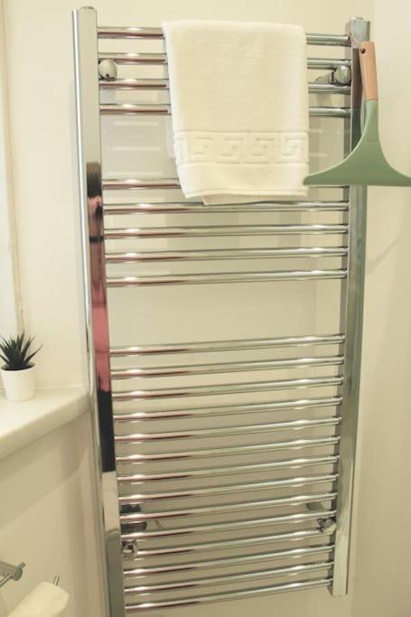 Flat 12a - Central, Modern, Bright With Free Wifi * Oban